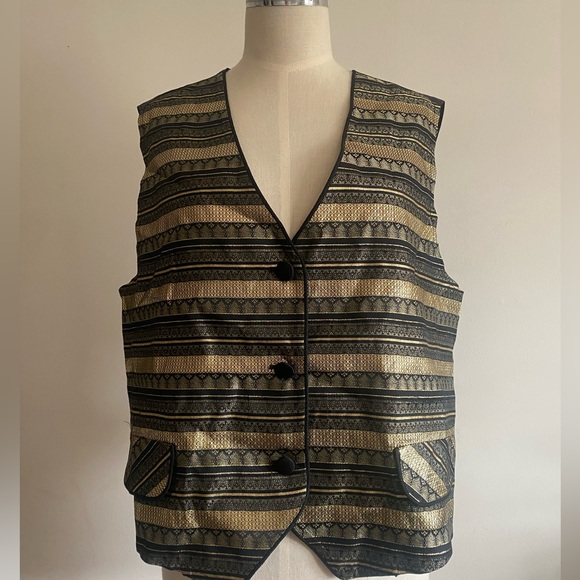 Black and gold vest - Picture 1 of 9